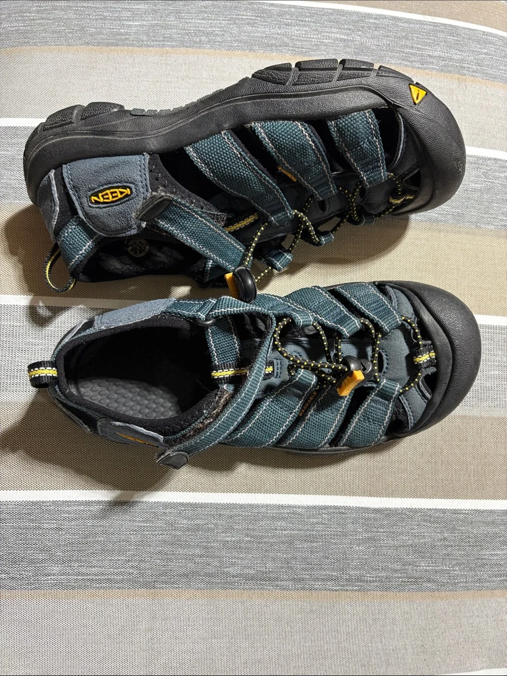 Keen Kids Teal and Black Closed-Toe Sandals with Yellow Accents